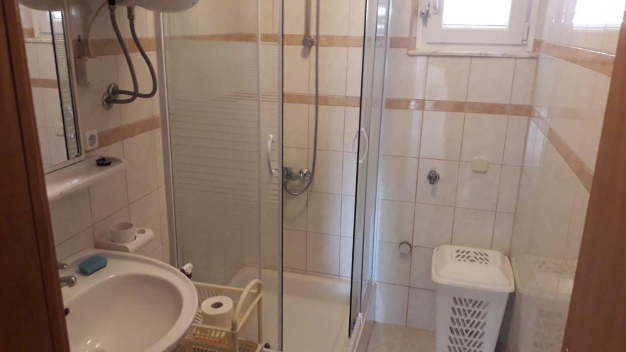 Apartment Hrgic Vir Eksteriør bilde